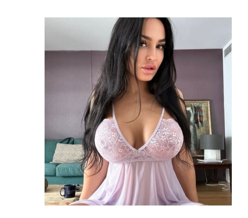 Escort Laindon Basildon - Photos for Curvy sweet brasilera❤️🎉PG