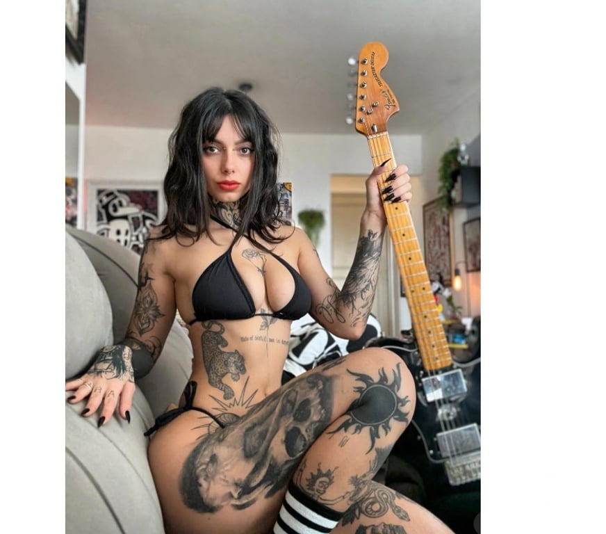 Escorts South West London Sutton - Photos for 🍭👄 ANA BRAZILIAN 🇧🇷 PARTY GIRL🥂✨