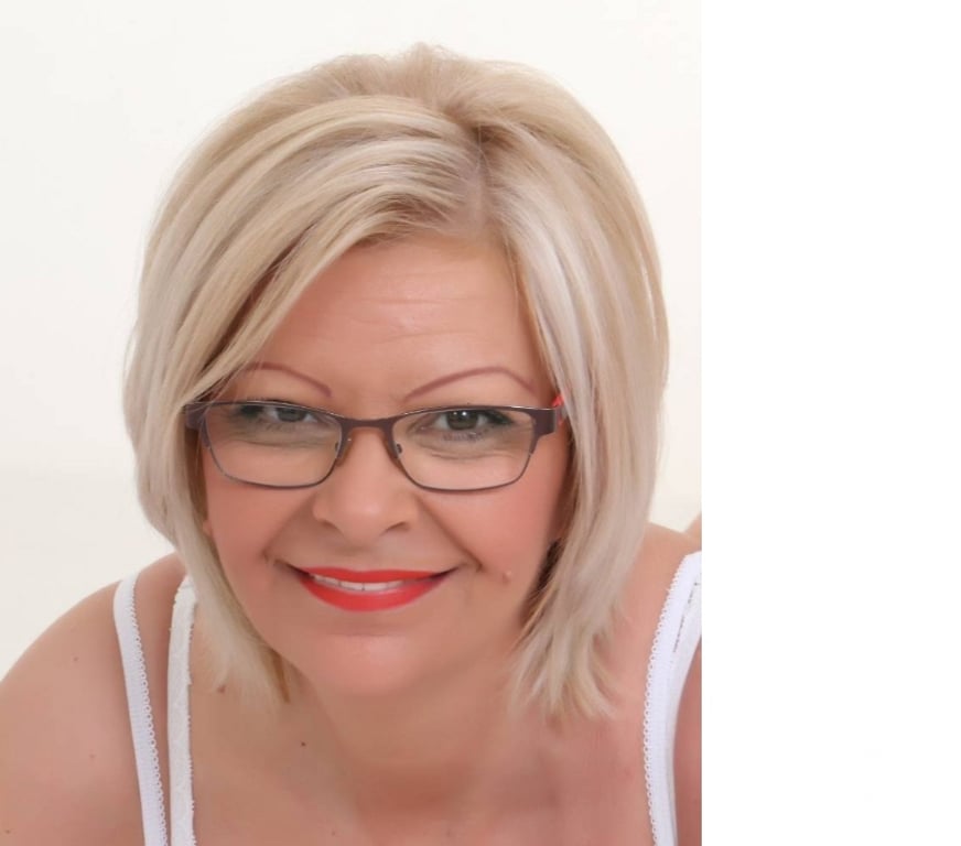 Escorts Surrey Woking - Photos for 💗Milf Lara xx 💗
