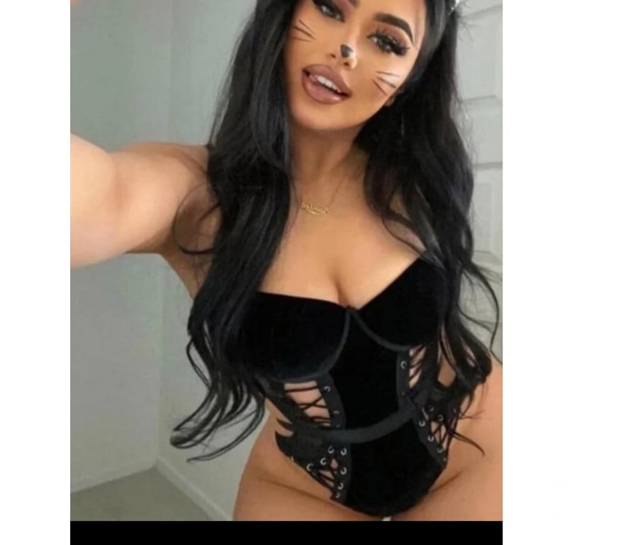 Escorts Gloucestershire Gloucester - Photos for Hi im AMIRA💋new here💯 good party🥂🤍
