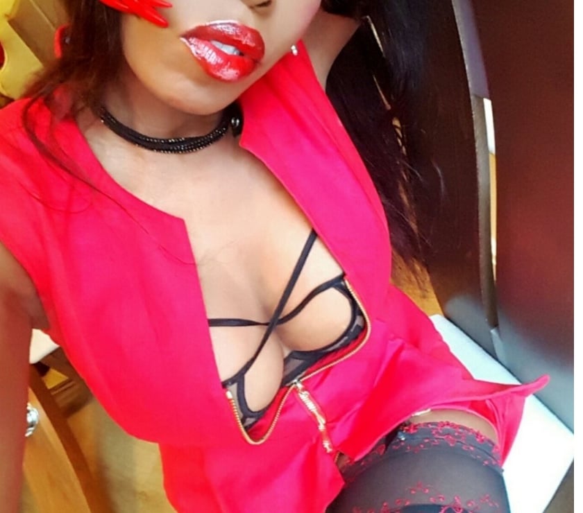 Allure Noir Busty elegant mature Lady