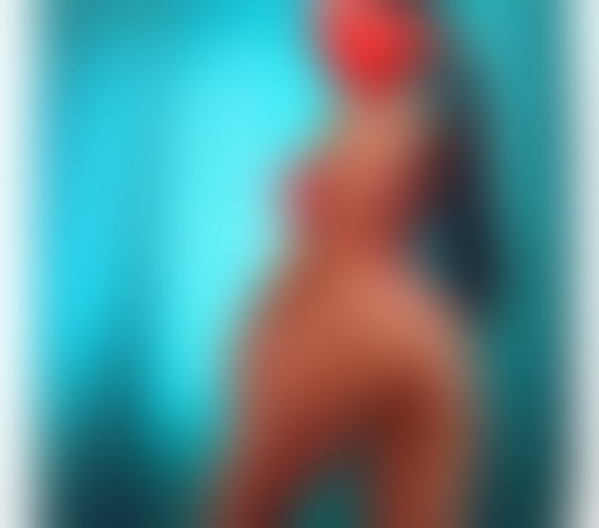 Hello, I am Gyulia, the best very hot brunette.