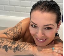 SARA MATURE SEXY LADY
