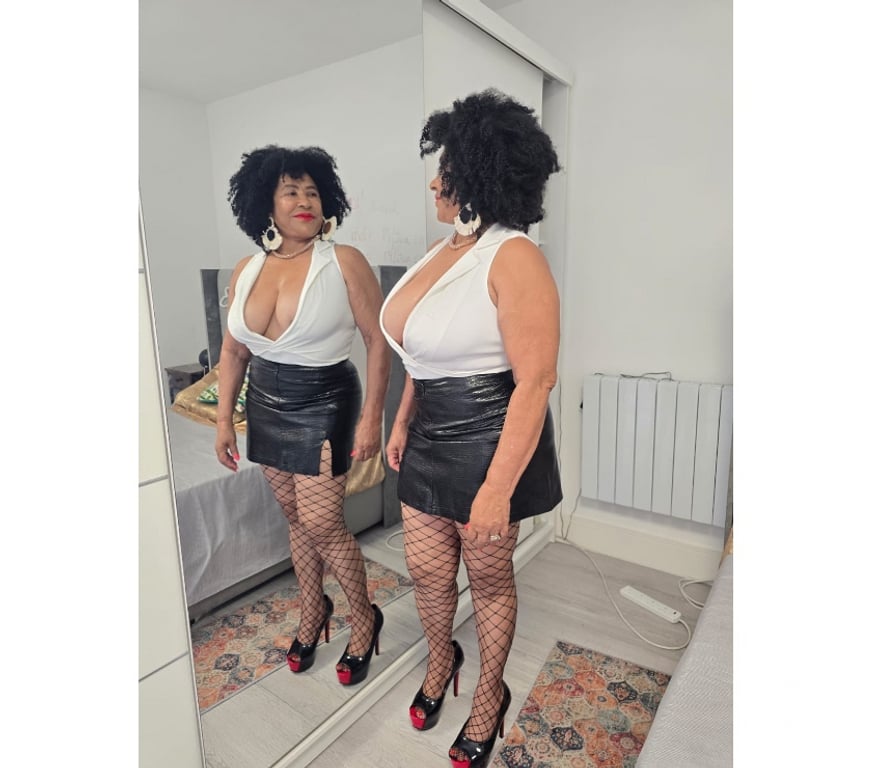 Escorts South West London Fulham - South West London - Photos for Mature lady party Latina 🔥