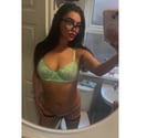 Victoria 🌺 . BRITISH BRUNETTE BABE 🩷