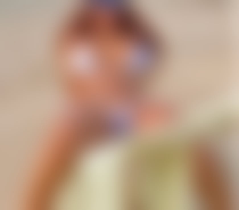Escorts Norfolk Norwich - Photos for your happy girl ready to have the best time🍾🥃🍷