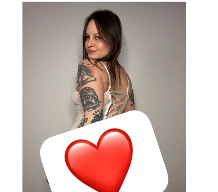 Adult Entertainment East London London Fields Station - East London - Photos for Cute tattooed girl ,+44 7352882998