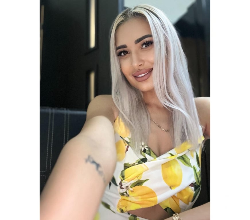 Escorts Surrey Guildford - Photos for Hello, I'm new in town.