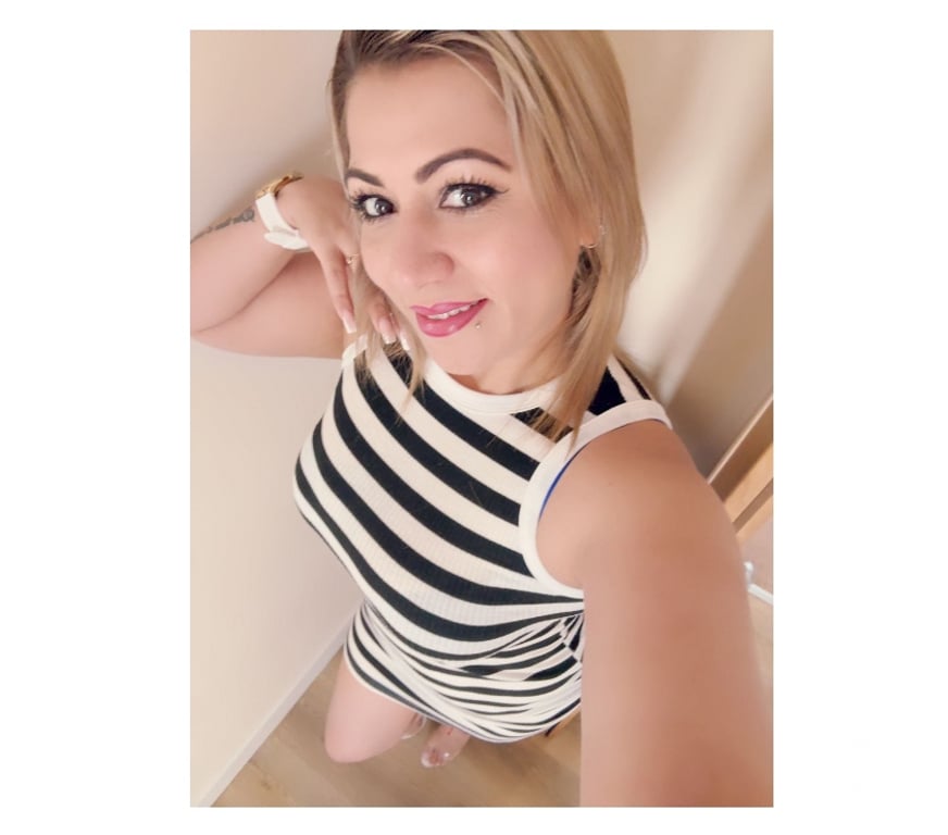 Escorts North West London Harrow - Photos for Laury party Colombian girl!