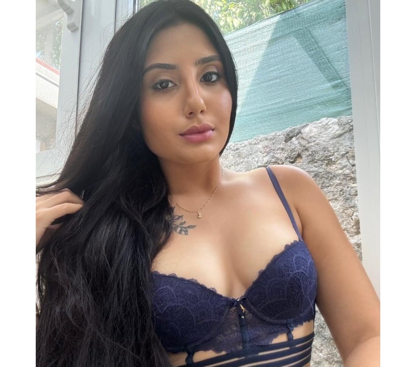 Escorts and Massages Canary Wharf East London - Photos for 🇧🇷 🇮🇳 Cute Brazilian Indian Mixed Earls Court