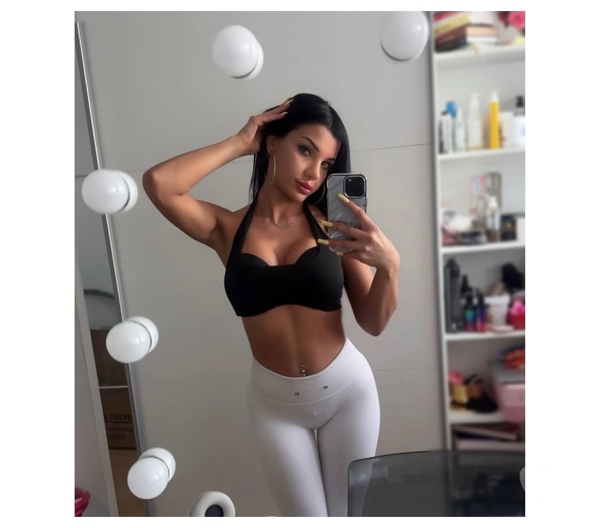 Escorts South West London Heathrow Terminal 4 Station - South West London - Photos for 🔥🛑OUTCALL ONLY🔥ONE WEEK HERE🔥🛑HOT🔥SEXY