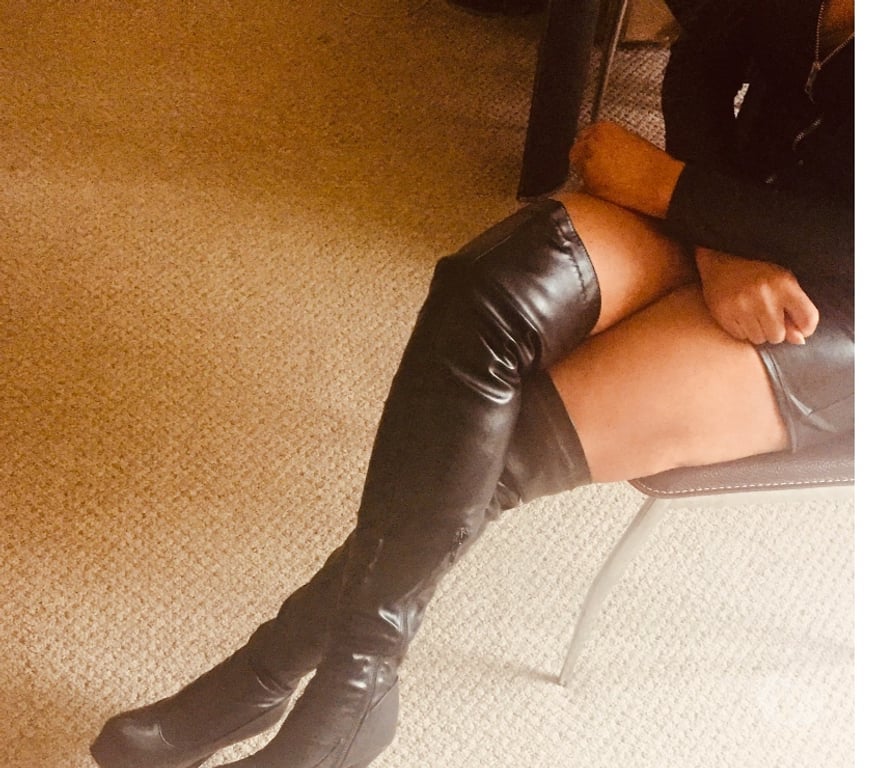 Escorts South East London Bromley - Photos for Beautiful Black Escort And Masseuse In Orpington (High St)