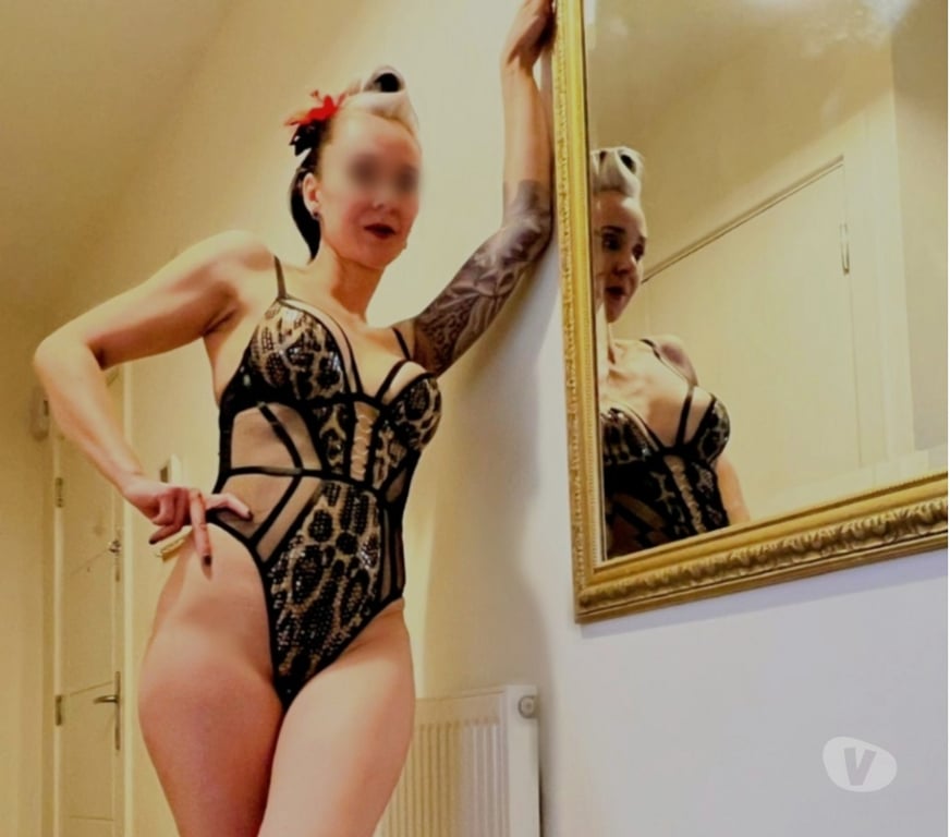 Escorts South West London Richmond upon Thames - Photos for Relaxing and Revitalising Massage by English Sadie!