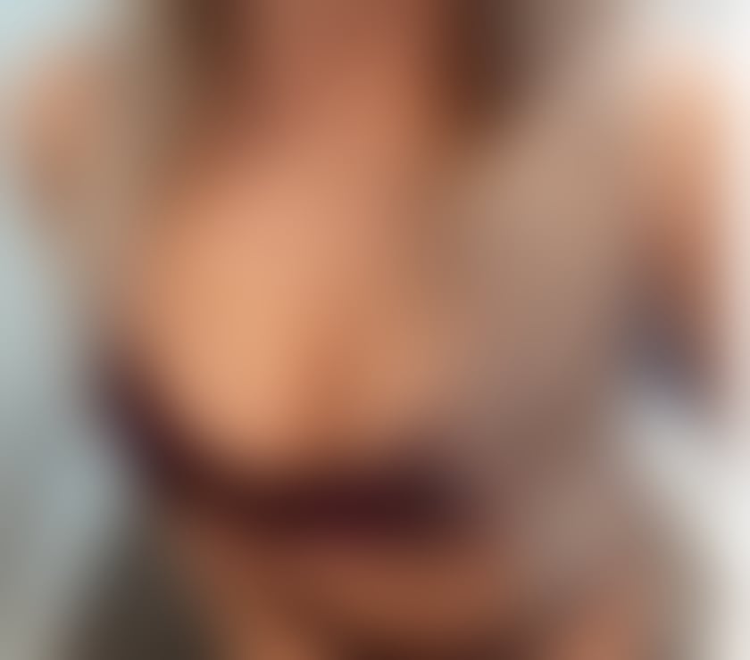 Cleo hot massage