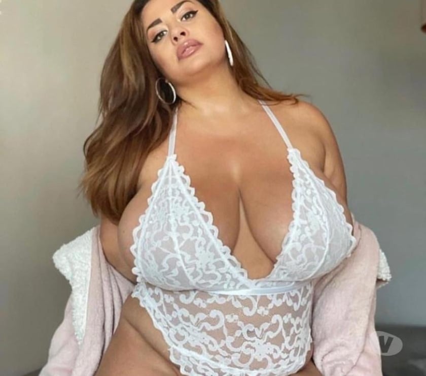 BIG BUM AND BUSTY BRAZILIAN🩷