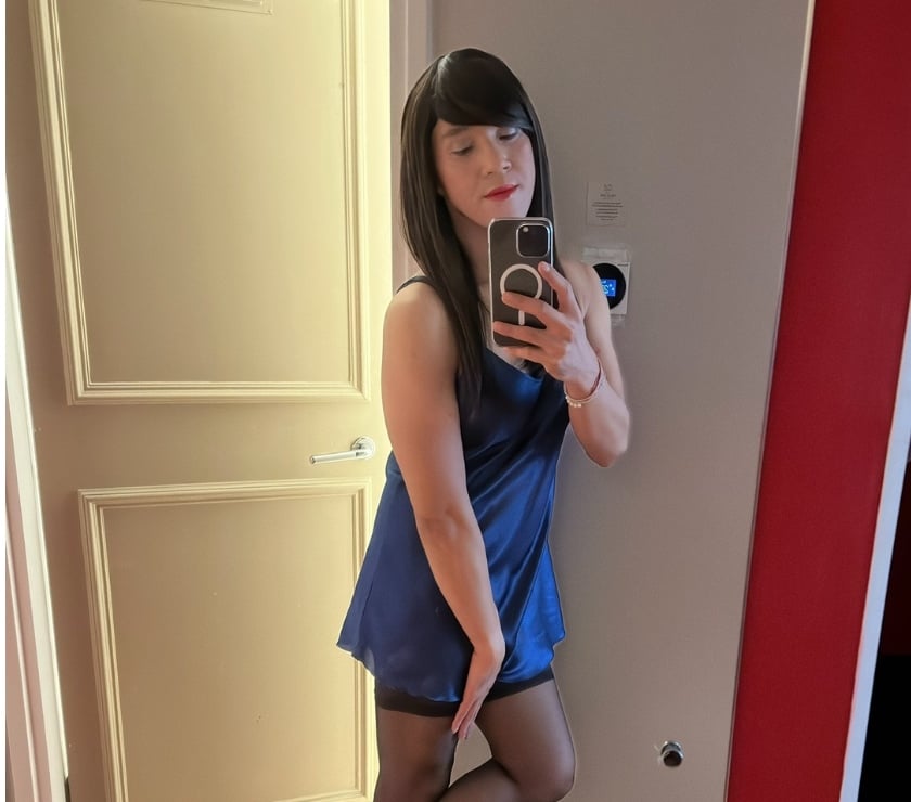 Escorts West Yorkshire Wakefield - Photos for Asian horny TV cross dresser waiting for you guys!