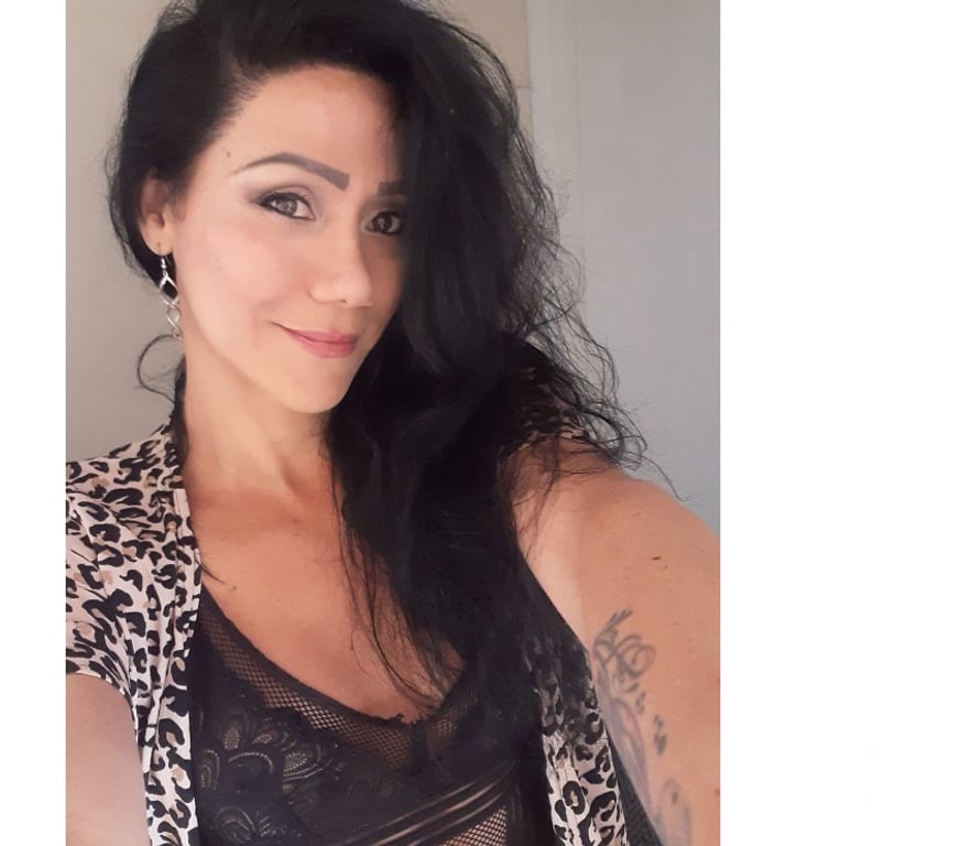 Trans Escorts Kent Medway - Kent - Photos for Feminine Juicy Smooth Model TRANS Girl With Hard TOY