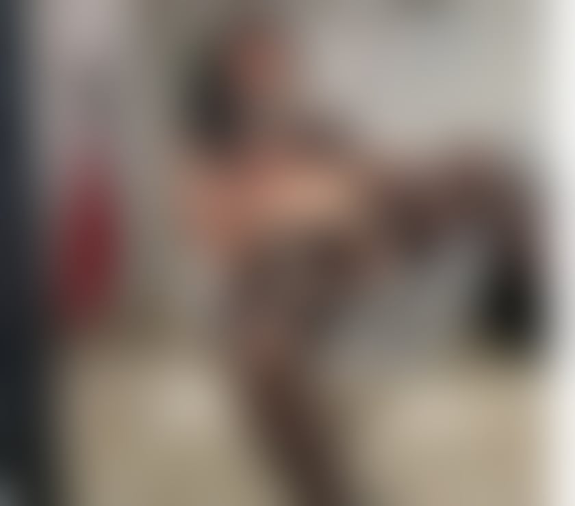 Sandra Latina hot massage relax party