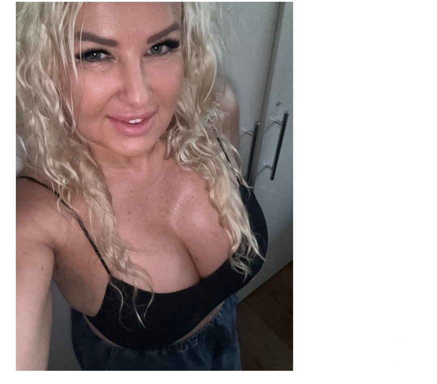 Escorts Hertfordshire Broxbourne - Photos for Polish Pie Pandora Mature Well Experienced Slimmer figure!