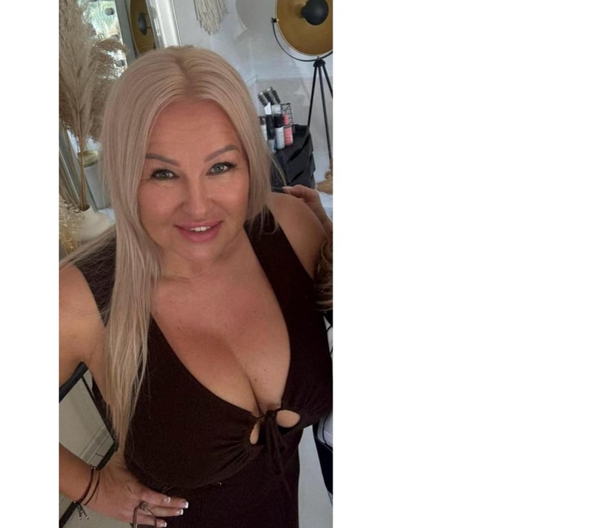 Escorts Hertfordshire Broxbourne - Photos for Polish Pie Pandora Mature Well Experienced Slimmer figure!