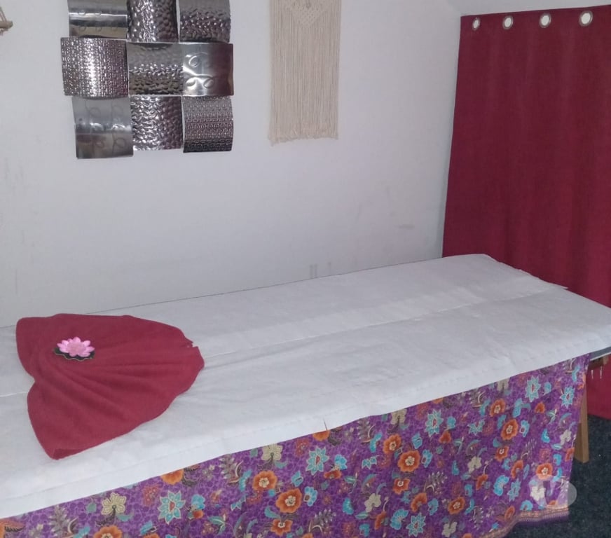 Full body massage Staffordshire Staffordshire Moorlands - Photos for Relexing massage with hot oils