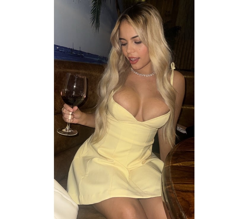 Escorts Glasgow City Centre Glasgow - Photos for Helena 🍭🍭SWEET AND SEXY