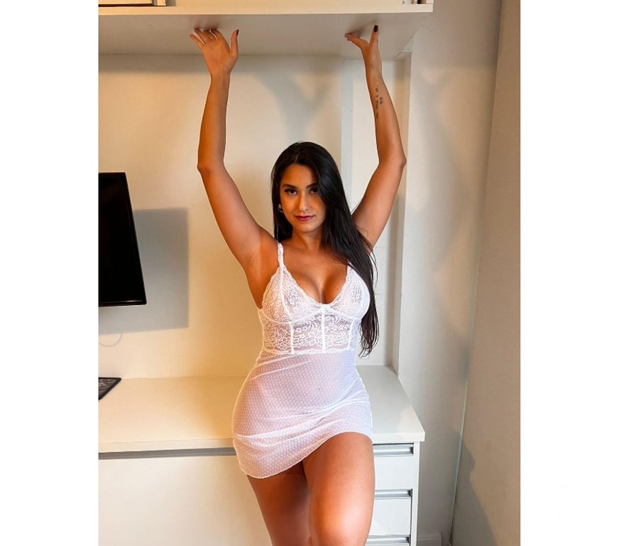 Escorts Glasgow Glasgow City Centre - Glasgow - Photos for Annie in Town! Elegance, Warmth & a Touch of Fire 🔥