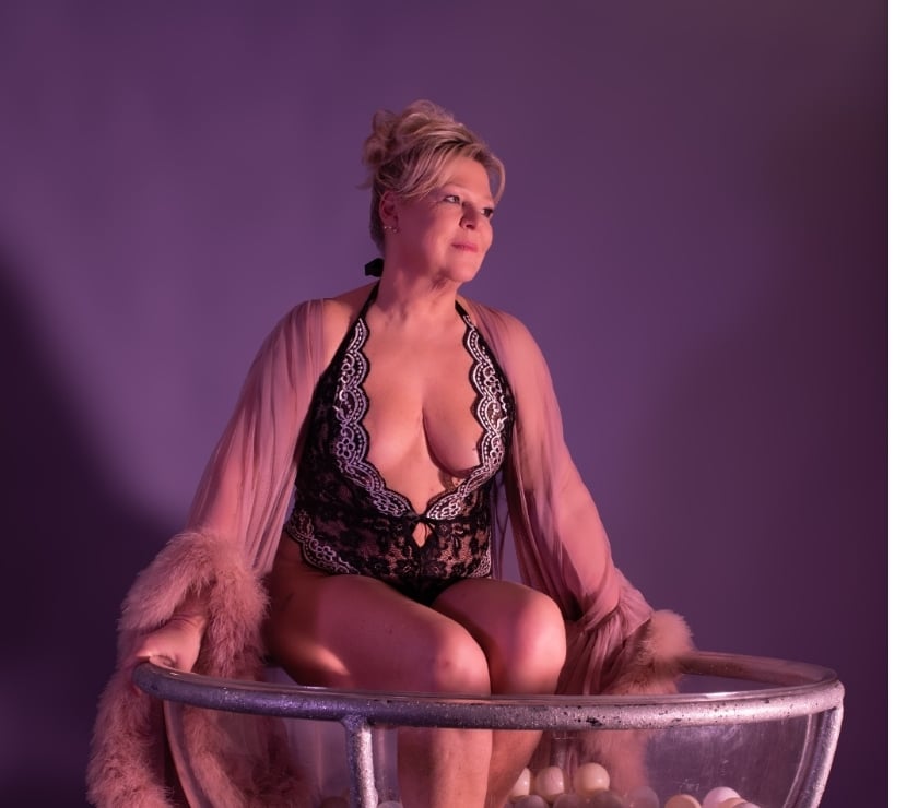 Escorts Sheerness Swale - Photos for Attractive mature Escort companion GILF