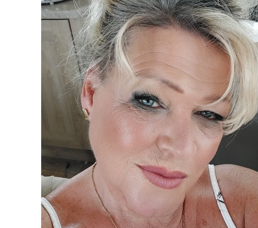 Escorts Kent Swale - Photos for Attractive mature Escort companion GILF