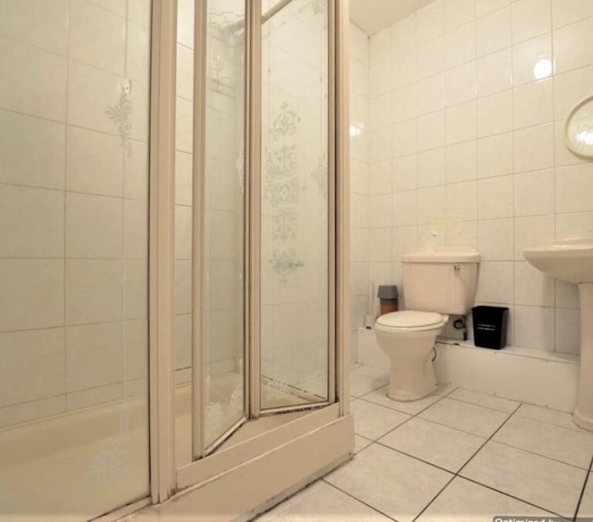 Property to Rent Brent Kenton - Harrow - Photos for Stunning 5-Bed Extended Semi-Detached Home on Kenton Road