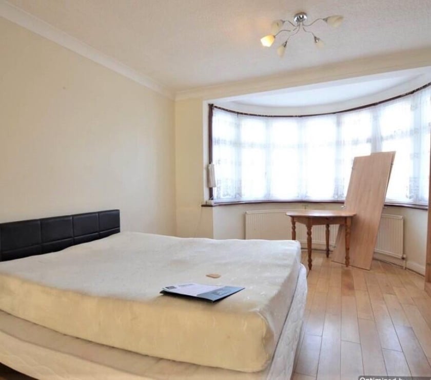 Property to Rent Brent Kenton - Harrow - Photos for Stunning 5-Bed Extended Semi-Detached Home on Kenton Road