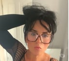 English born beautiful MILF with a curvy figure 💦