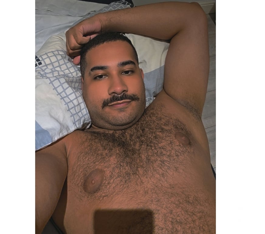 Gay massage North West London Alperton - North West London - Photos for Dominant Arab Bear VERS TOP in Wembley London with own place