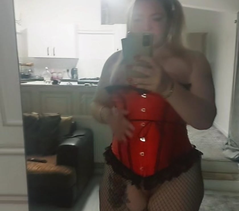 English Curvy vikki on tour 16th 17th