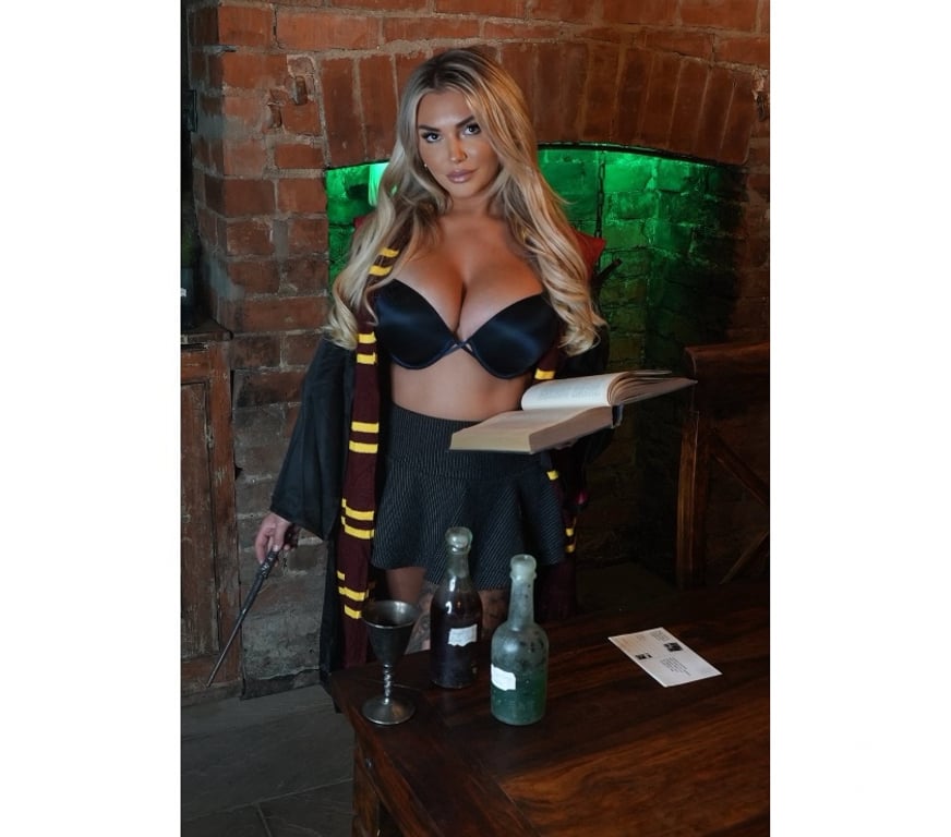 Escorts Hertfordshire Watford - Photos for The Blonde Bombshell You’ve Been Searching For 💎