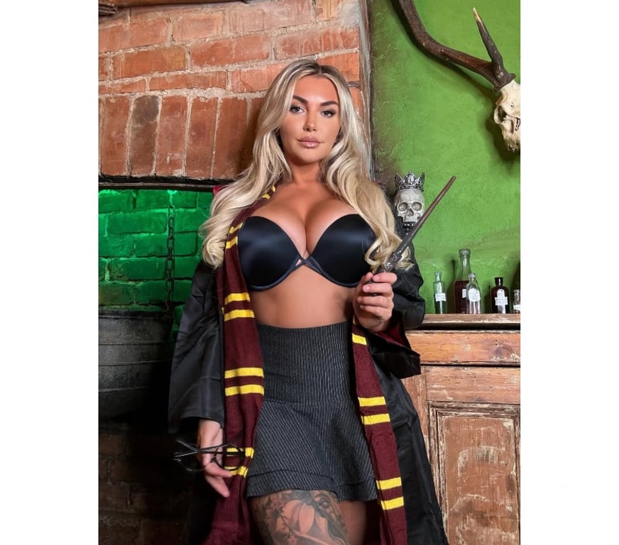 Escorts Hertfordshire Watford - Photos for The Blonde Bombshell You’ve Been Searching For 💎