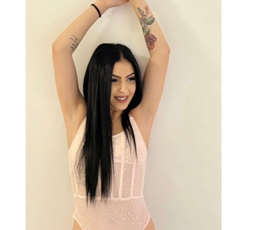 Escorts Gloucestershire Gloucester - Photos for The new and pretty girl!