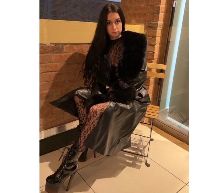 Escorts East London Redbridge - Photos for 💎 Lisa — 19 • Petite • Luxury & Mystery 💎