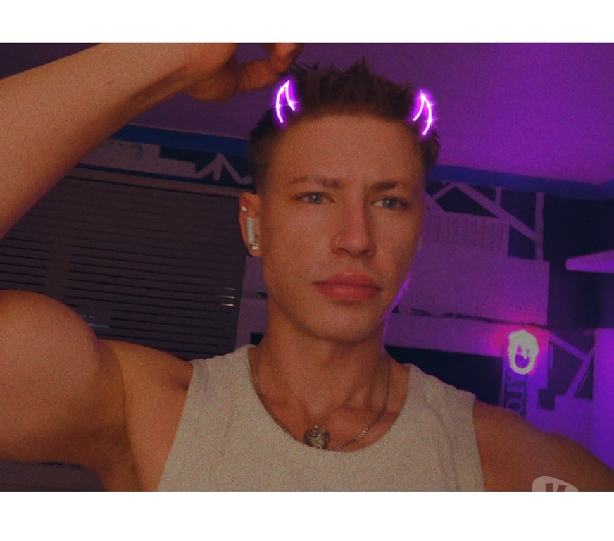 Escorts Norfolk Norwich - Photos for Hung Polish prince WhatsApp me 07990998964