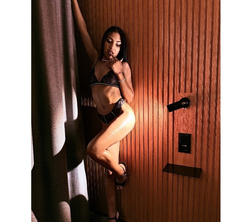 Escorts and Massages Tooting Broadway South West London - Photos for 🥂PARTY GIRL⭐ INDEPENDENT ❤️RANIA❤️ DOM 😜
