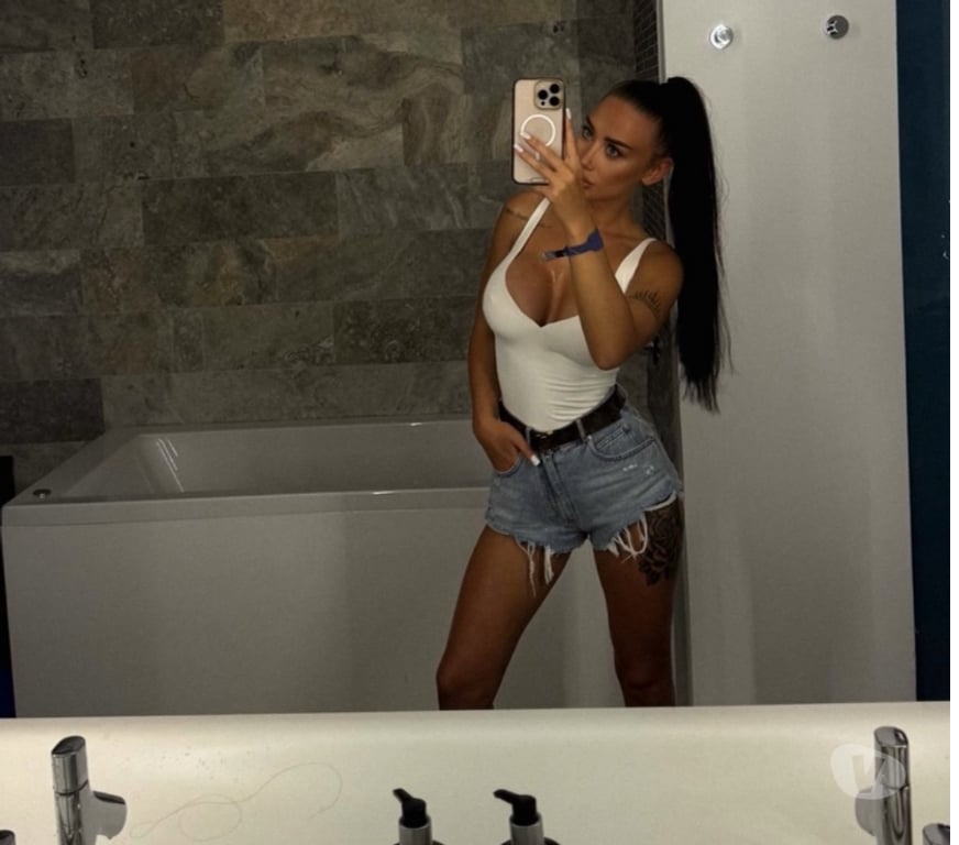 Escorts Surrey Guildford - Photos for HOT BRUNETTE FOR OUTCALL 🖤