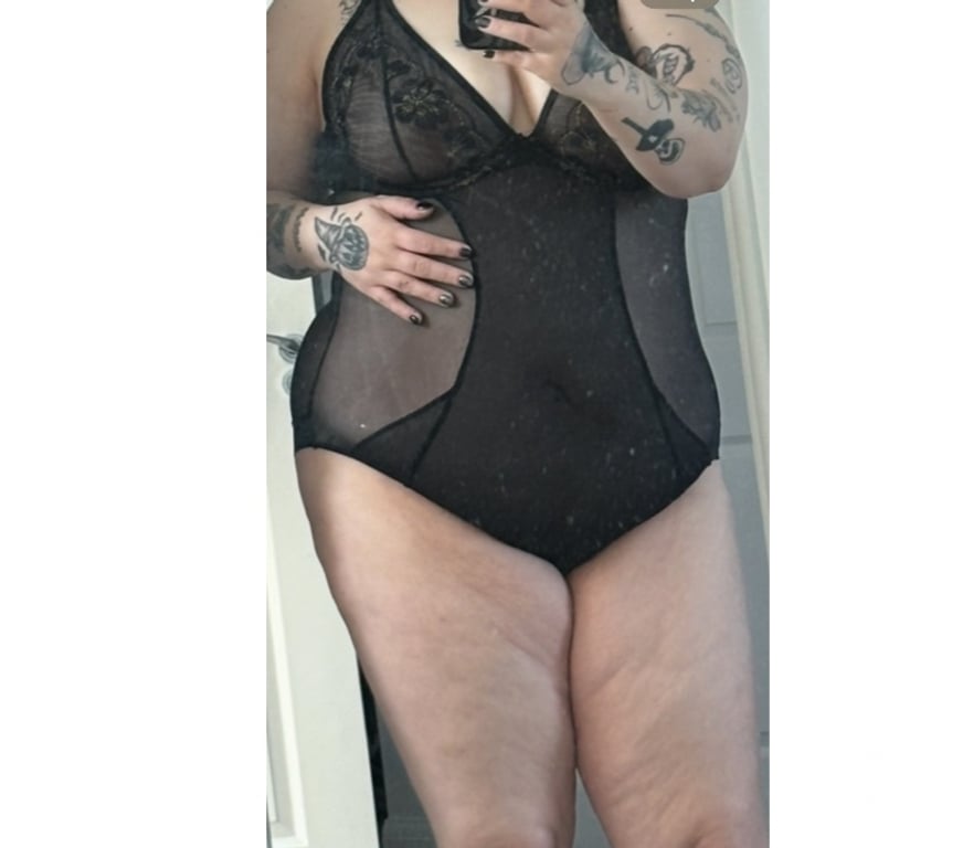 Escorts Buckinghamshire Milton Keynes - Photos for English Short haired , voluptuous, tattooed mk (OUTCALL)