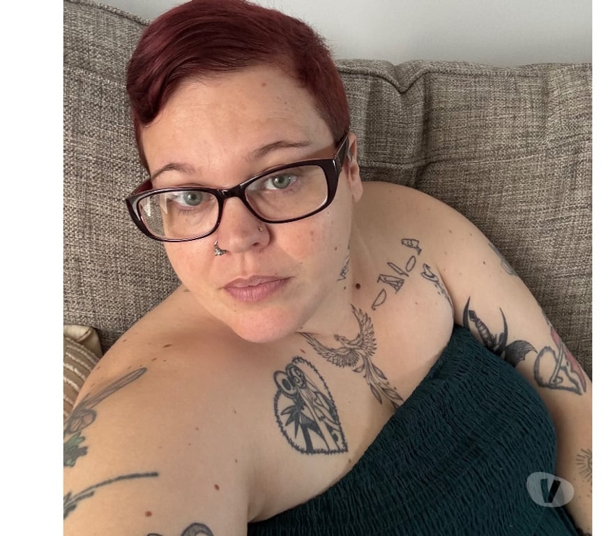 Escorts Buckinghamshire Milton Keynes - Photos for English Short haired , voluptuous, tattooed mk