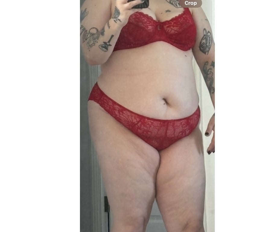 Escorts Buckinghamshire Milton Keynes - Photos for English Short haired , voluptuous, tattooed mk (OUTCALL)