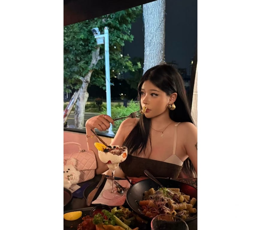 Escorts West Midlands Wolverhampton - Photos for Hot Japanese Girl