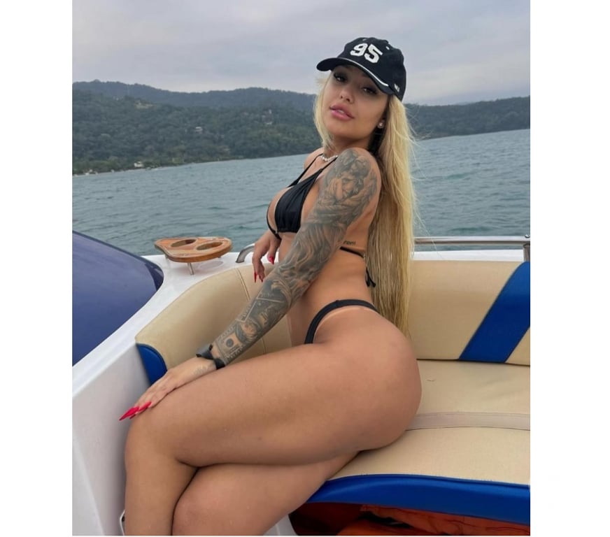 Escorts North West London Wembley Park - North West London - Photos for Bianca Brazilian party girl 24 hours available 🇧🇷 🥂