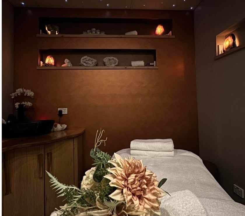 Escorts Surrey Runnymede - Photos for Tantric massage , Dip tissue with Laura