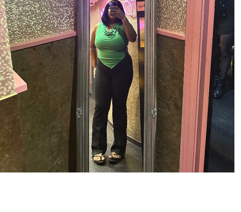 Curvy Ebony babe