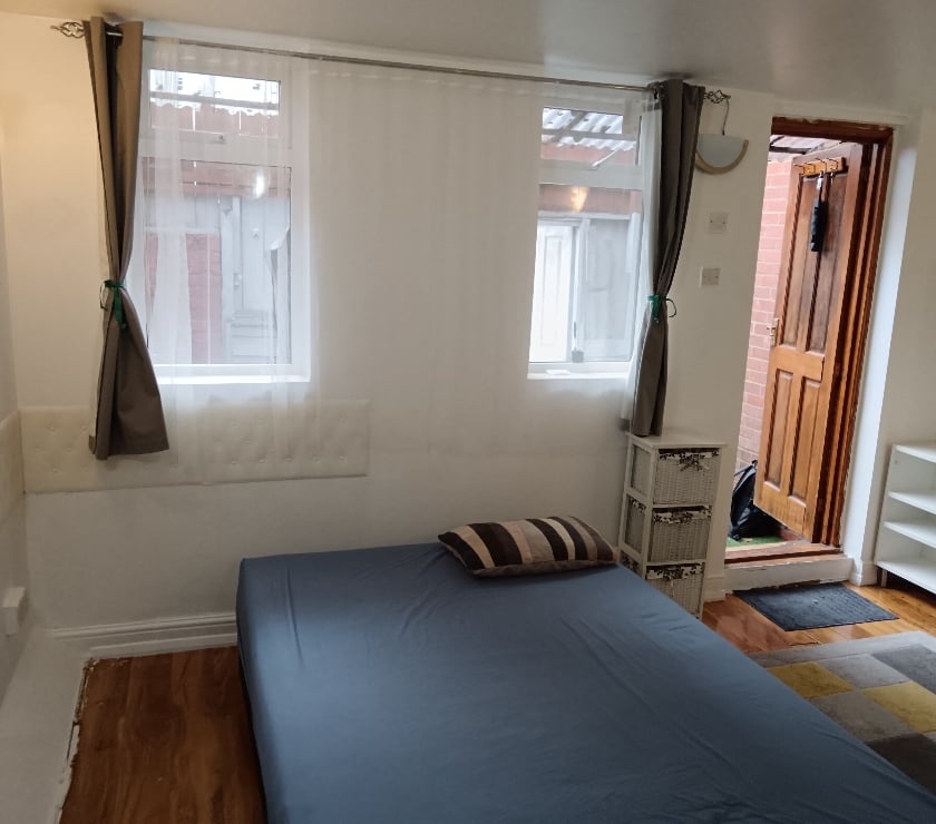 Property to Rent Hornsey North London - Photos for Studio flat with patio garden to let @ N8 9BE available now