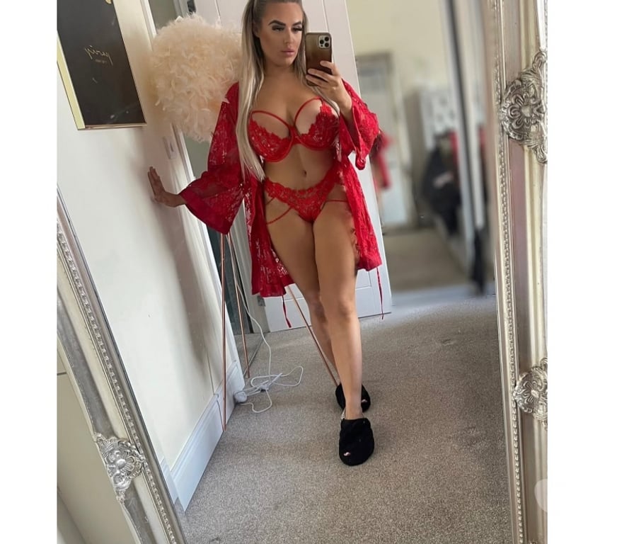 Escorts Bedfordshire Central Bedfordshire - Photos for 🔥░B░U░S░T░Y░ ░B░L░O░N░D░E░🔥